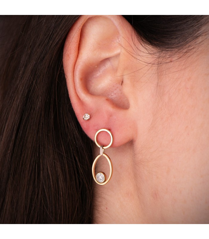 Boucles d'oreilles pendantes pour femmes. Accessoires pour invitées de mariage.